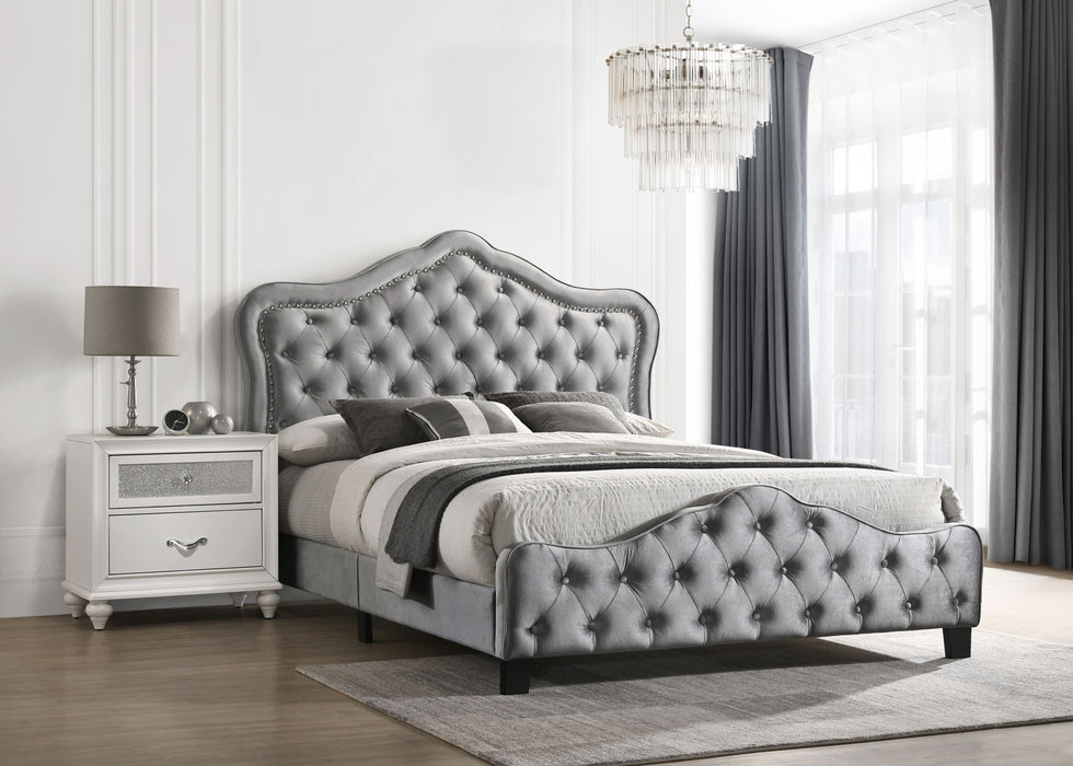 Bella Queen Beds